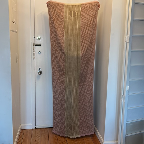 CD Scarf - Picture 4 of 7